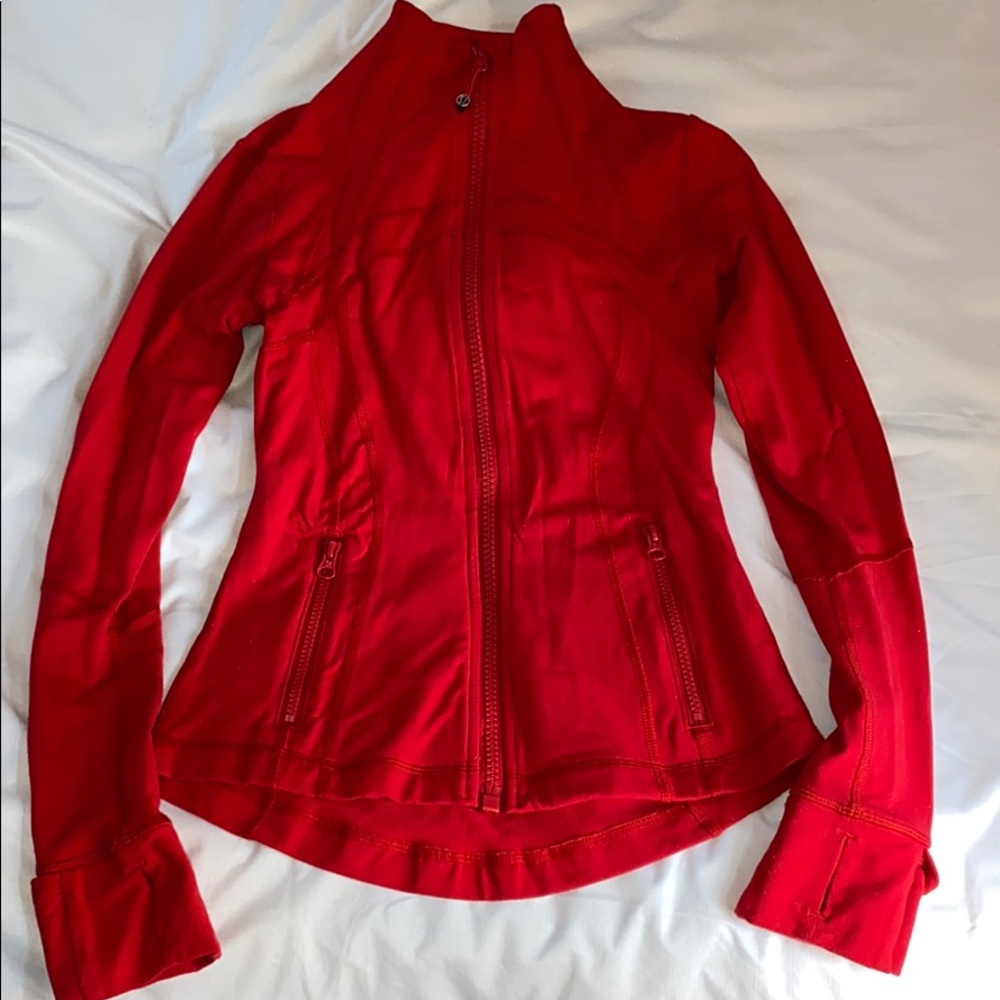 Lululemon right fitting sweatshirt.